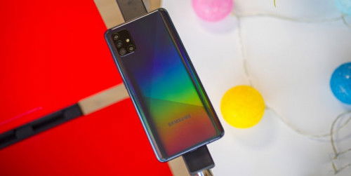 Dân tình dậy sóng khi Galaxy A51 là điện thoại Android bán chạy nhất thế giới chứ không phải ai khác