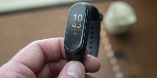 Hình ảnh thực tế Xiaomi Mi Band 5 vừa lộ diện, cho thấy nhiều thông tin thú vị về bộ sạc mới