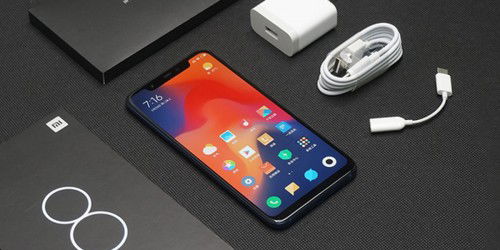 So sánh giá Xiaomi Mi 8 xách tay và Mi 8 chính hãng, nên chọn máy nào?