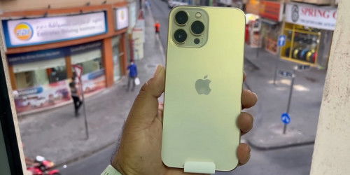 Trên tay iPhone 13 Pro Max màu vàng bắt mắt, ấn tượng ngay từ cái nhìn đầu tiên