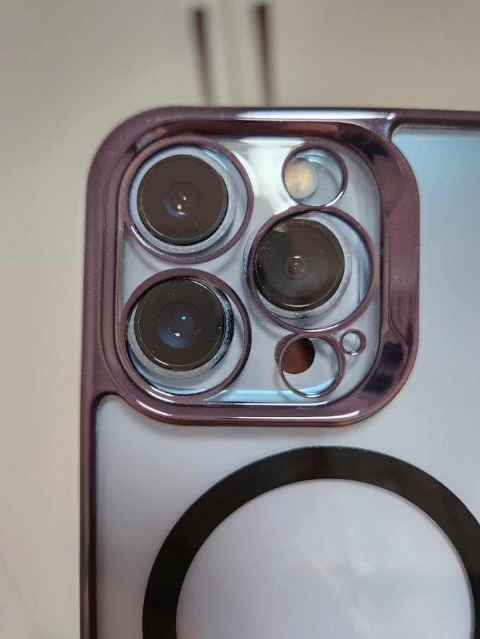Cụm camera iPhone 14 Pro được làm to và lồi hơn so với người tiền nhiệm