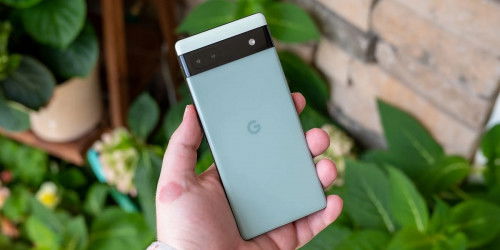 Trên tay Google Pixel 6a: Thiết kế quen thuộc nhưng vô cùng nổi bật