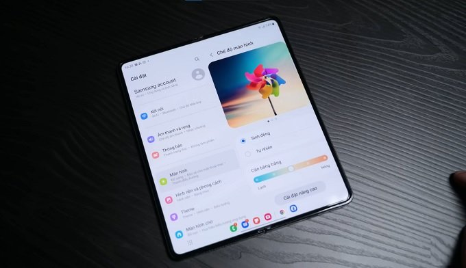 Galaxy Z Fold 4 còn tiện lợi hơn khi hỗ trợ kết nối với bàn phím và chuột bluetooth 