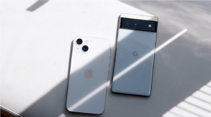 Thiết kế iPhone 13 và Google Pixel 6a có nhiều điểm khác nhau
