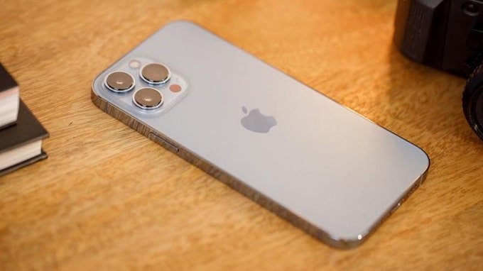 iPhone 13 Pro Max sở hữu thiết kế thời thượng