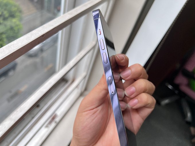 iPhone 14 Pro Max vẫn được sở hữu khe SIM vật lý