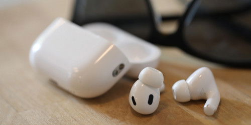 Review AirPods Pro 2: Thiết kế không nhiều thay đổi, cải thiện đáng kể về chức năng