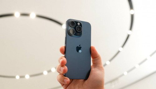 iPhone 15 Pro và iPhone 15 Pro Max ra mắt: Thiết kế titan mỏng nhẹ, nút tác vụ mới cùng chip A17 Pro