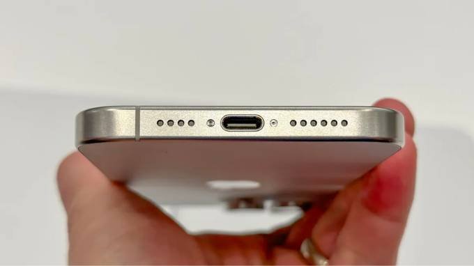 iPhone 15 Pro Max cuối cùng đã được trang bị cổng USB-C