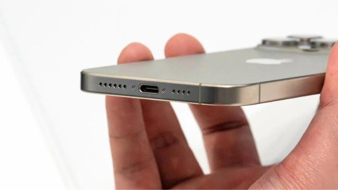 Cổng sạc USB-C hoàn toàn mới trên iPhone 15 Pro 128GB chính hãng