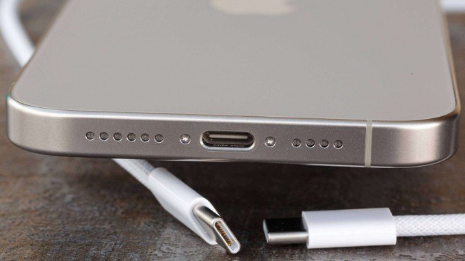 iPhone 15 Pro sở hữu cổng sạc USB-C