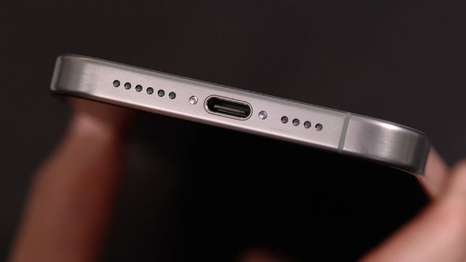 Cổng USB-C trên iPhone 15 Pro Max