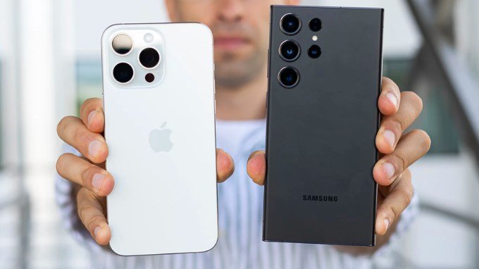 So sánh thiết kế iPhone 15 Pro Max và Galaxy S23 Ultra