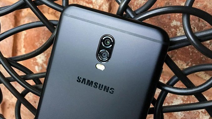 Galaxy-j7-Plus-so-chiec-smartphone-tam-trung-dau-tien-so-huu-camera-kep-XTMobile