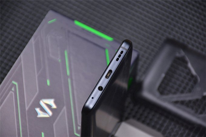 Xiaomi Black Shark 4S được trang bị viên pin có dung lượng 4.500mAh