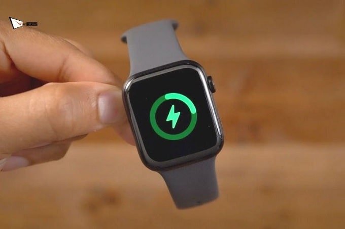 Tính năng sạc trên Apple Watch Series 7 cũng được cải thiện với tốc độ nhanh hơn 33%