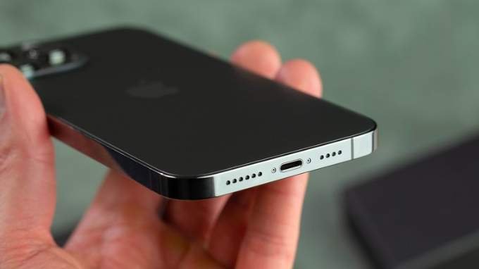 iPhone 13 Pro Max vẫn chưa được chuyển sang công USB-C
