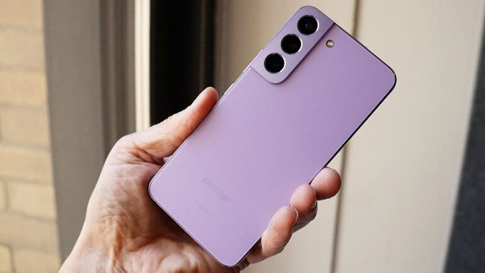 Top smartphone màu tím ấn tượng nhất năm 2022: Galaxy S22