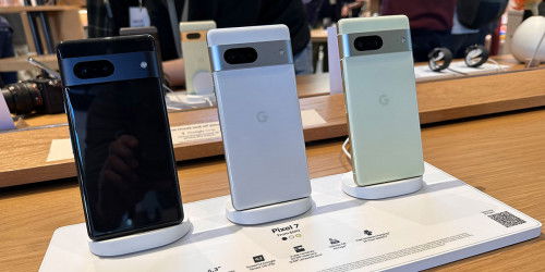 Trên tay Google Pixel 7: Thiết kế không nhiều thay đổi, nhưng vẫn rất xuất sắc