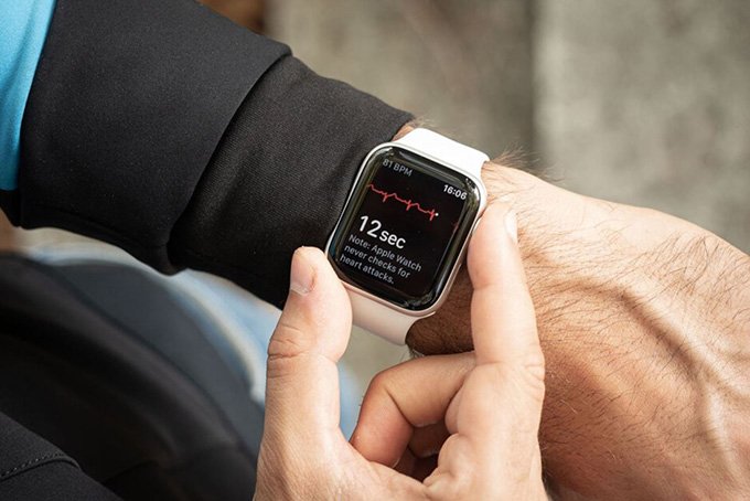 Apple Watch SE 2 có mức giá cao hơn Galaxy Watch 5
