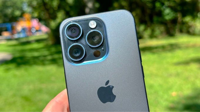 Cụm camera lồi đặc trưng trên iPhone 15 Pro