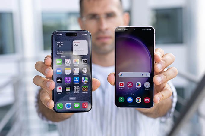 So sánh màn hình iPhone 15 Pro và Galaxy S23