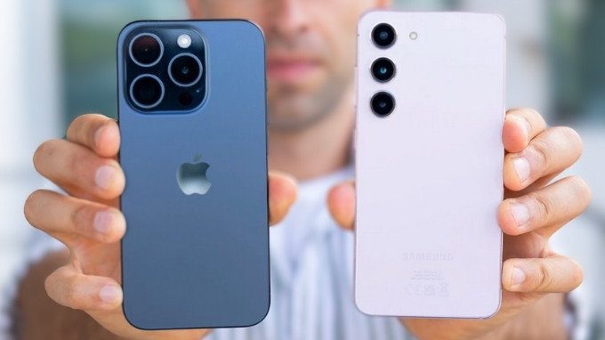 Sự khác biệt về ngôn ngữ thiết kế giữa iPhone 15 Pro và Galaxy S23