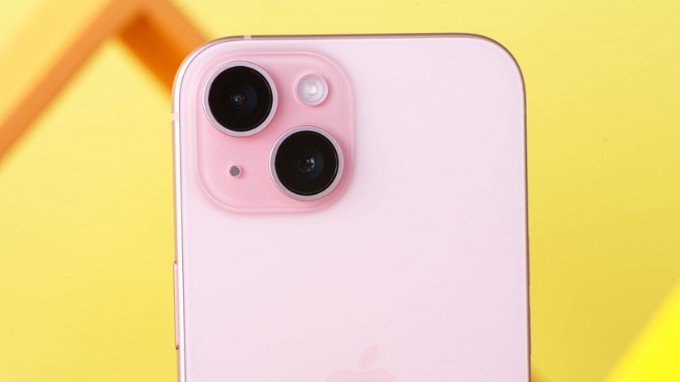 iPhone 15 sở hữu 2 ống kính sau