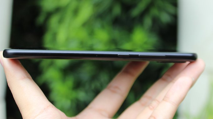Đường viền của Xiaomi Mi 8 128GB được gọt mỏng