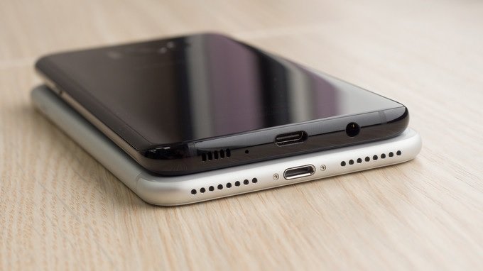 Galaxy S8 Plus vẫn còn jack 3,5mm tiện dụng