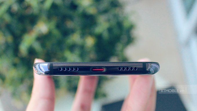 Xiaomi Mi 8 EE sử dụng viên pin có dung lượng lên đến 3.400mAh