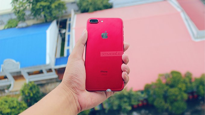 iPhone 7 Plus 128GB cũ Red có phần lưng màu đỏ nổi bật