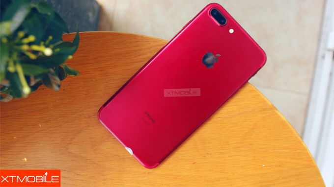 Mặt lưng iPhone 7 Plus làm mờ đem lại cảm giác cầm nắm chắc tay