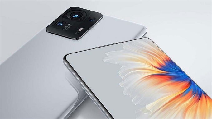 Xiaomi 12 còn được tiết lộ sẽ có màn hình LTPO AMOLED cong với tốc độ làm tươi 120Hz