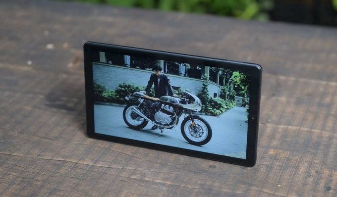 màn hình Samsung Galaxy Tab A7 Lite lớn hiển thị sắc nét hơn 