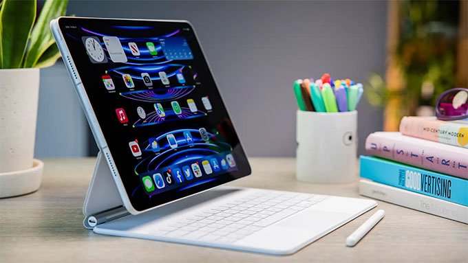 iPad Pro M2 2022 sử dụng phụ kiện Apple Pencil 2 và Magic Keyboard