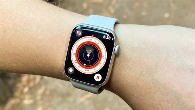 Apple Watch Series 8 có diện tích hiển thị lớn hơn so với phiên bản rút gọn