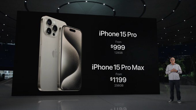 Giá bán iPhone 15 Pro Max 256GB vẫn giữ nguyên