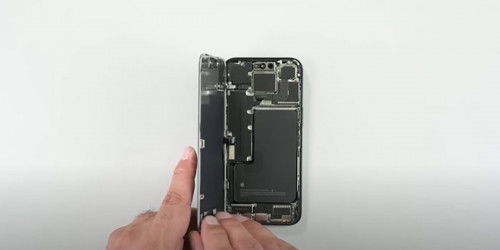 iPhone 16 sẽ được trang bị 'hệ thống tản nhiệt graphene' để khắc phục vấn đề quá nhiệt