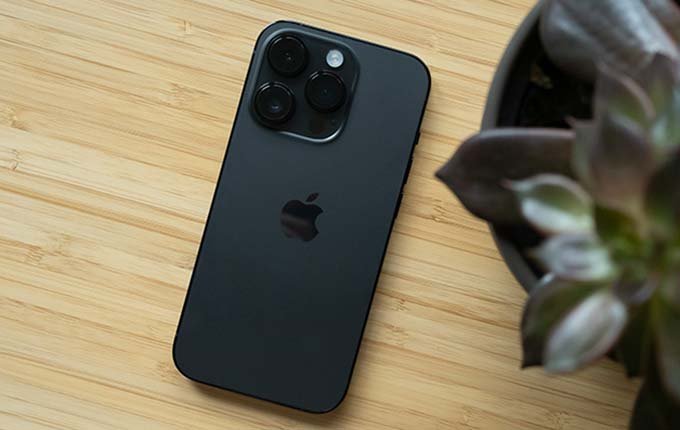 iPhone 15 Pro Max màu Titan Đen phù hợp với những người mệnh Thủy và Mộc