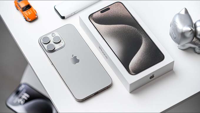 iPhone 15 Pro Max màu Titan Tự nhiên phù hợp với những người mệnh Thủy và Kim