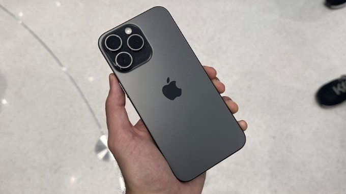 iPhone 15 Pro Max màu Titan Đen