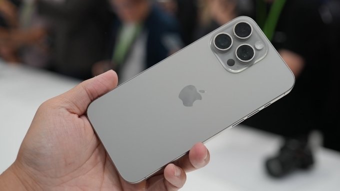 iPhone 15 Pro Max màu Titan Tự nhiên