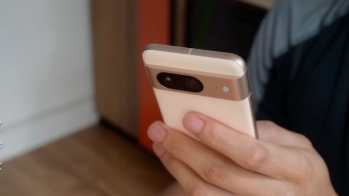 Pin và sạc Google Pixel 8