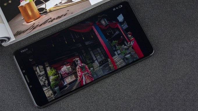 Người dùng thoải mái trải nghiệm những thước phim trên Xiaomi Mi Max 3