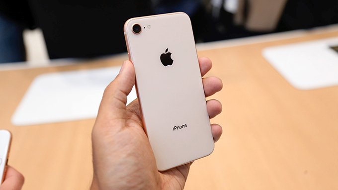 Ra mắt từ năm 2017 nhưng fan của iPhone 8 vẫn không thiếu