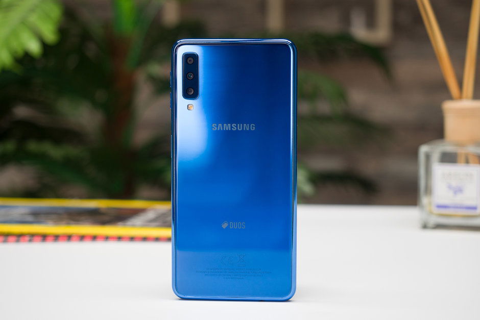 Samsung Galaxy A7 2018 sở hữu 3 camera mặt sau