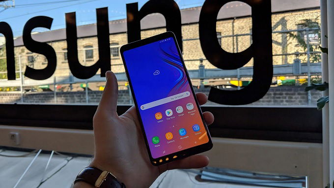 Màn hình Super AMOLED 6.3 inch được trang bị trên Galaxy A9 (2018)