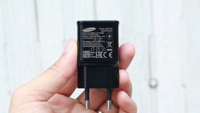 củ sạc nhanh Samsung được hoàn thiện từ chất liệu nhựa tổng hợp