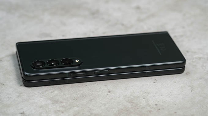 Galaxy Z Fold 3 5G cũ sở hữu ngoại hình sang trọng